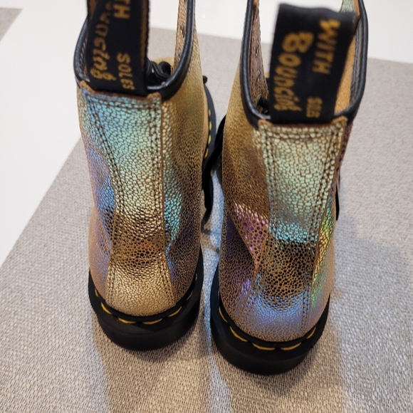 NWT Dr. Martens 1460 Rainbow Ray Sand Rainbow Ray UK 4 (US Women's 6) M - Picture 4 of 9